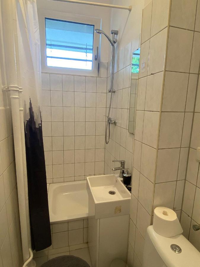 Beautiful Apartment With Balcony Берлин Экстерьер фото