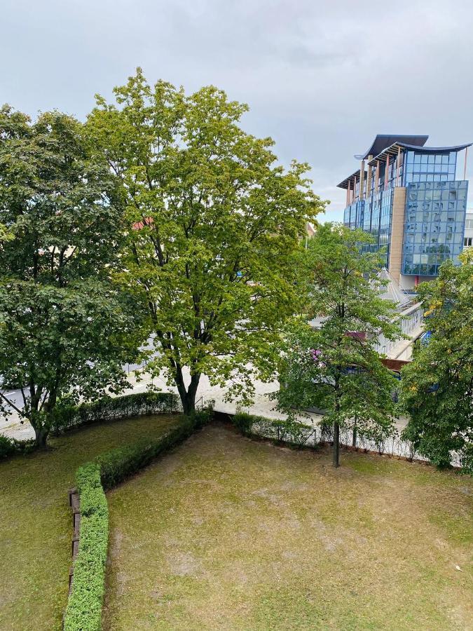 Beautiful Apartment With Balcony Берлин Экстерьер фото